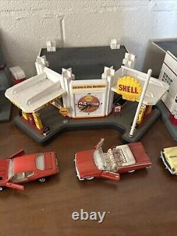 Shell, Pegasis, Mobil, Gulf, Sinclair, Coca-Cola Miniature Gas Station/Lube Shop(LOT)
