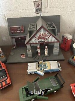 Shell, Pegasis, Mobil, Gulf, Sinclair, Coca-Cola Miniature Gas Station/Lube Shop(LOT)